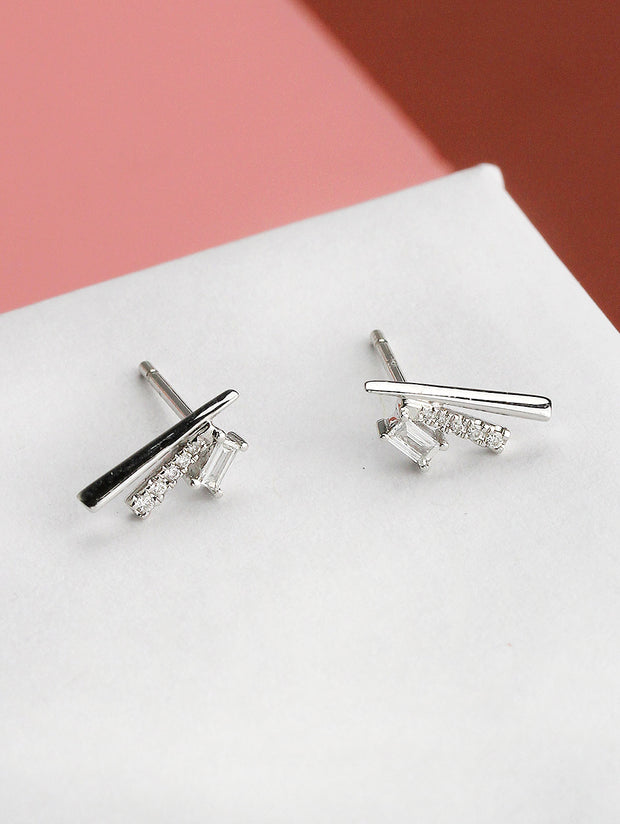 Leo-Tri Baguette Diamond Ear Crawlers